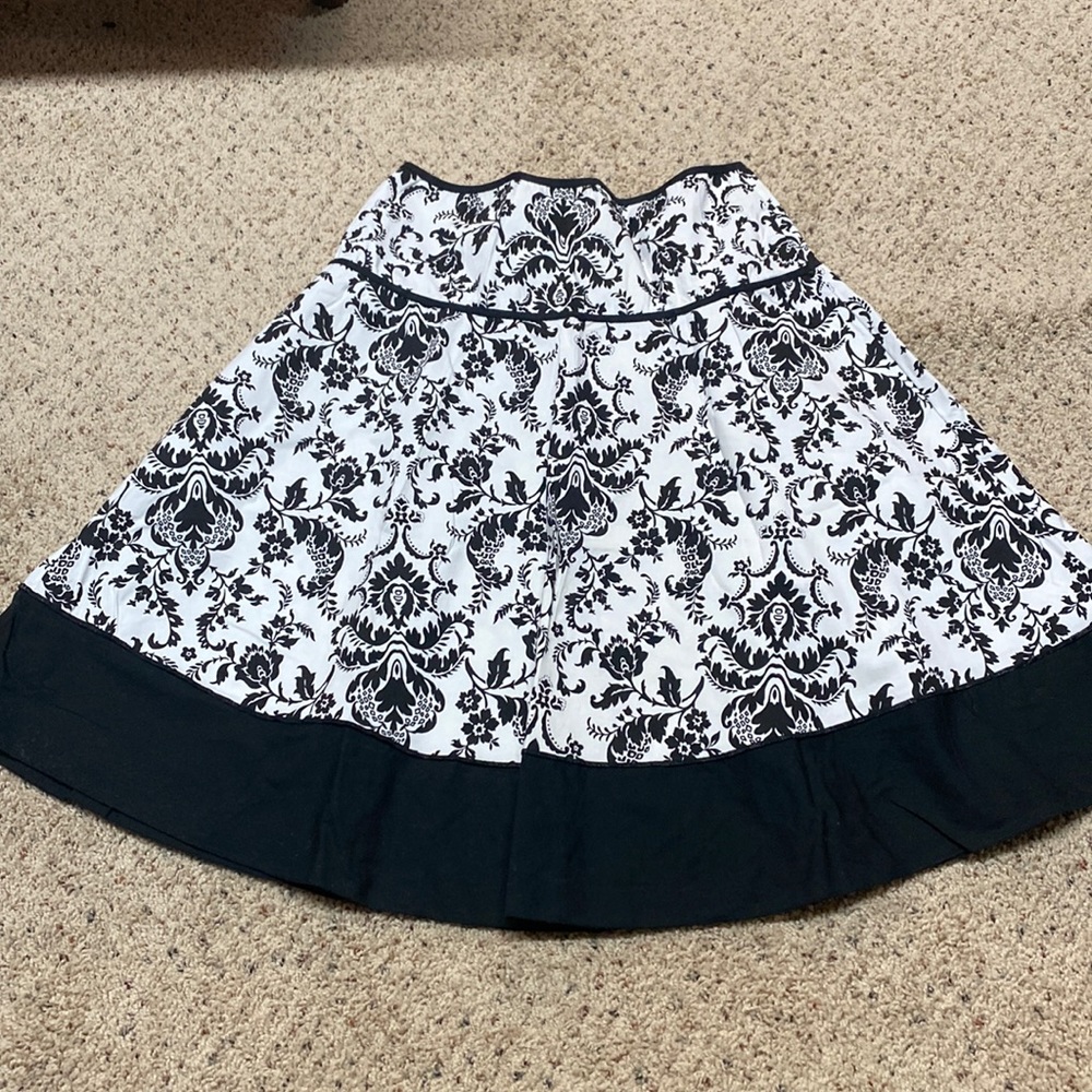 Womens size medium JKLA skirt black/white
